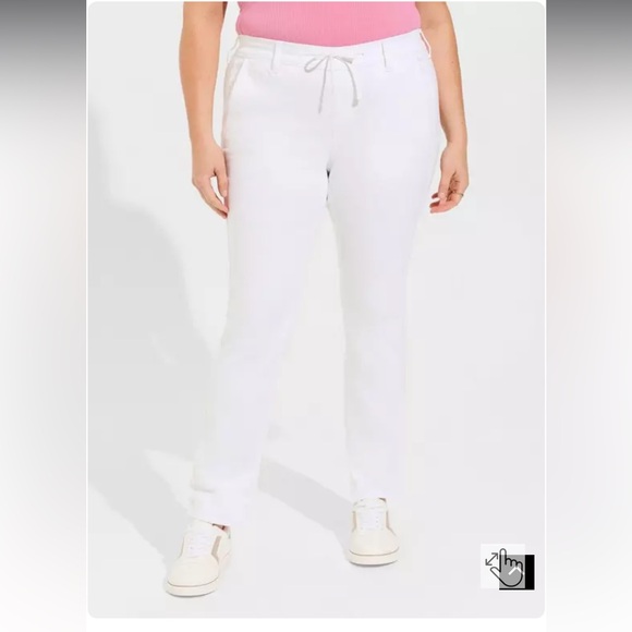 NWT Torrid Weekend Boyfriend Super Soft Mid-Rise Jean - Picture 3 of 7